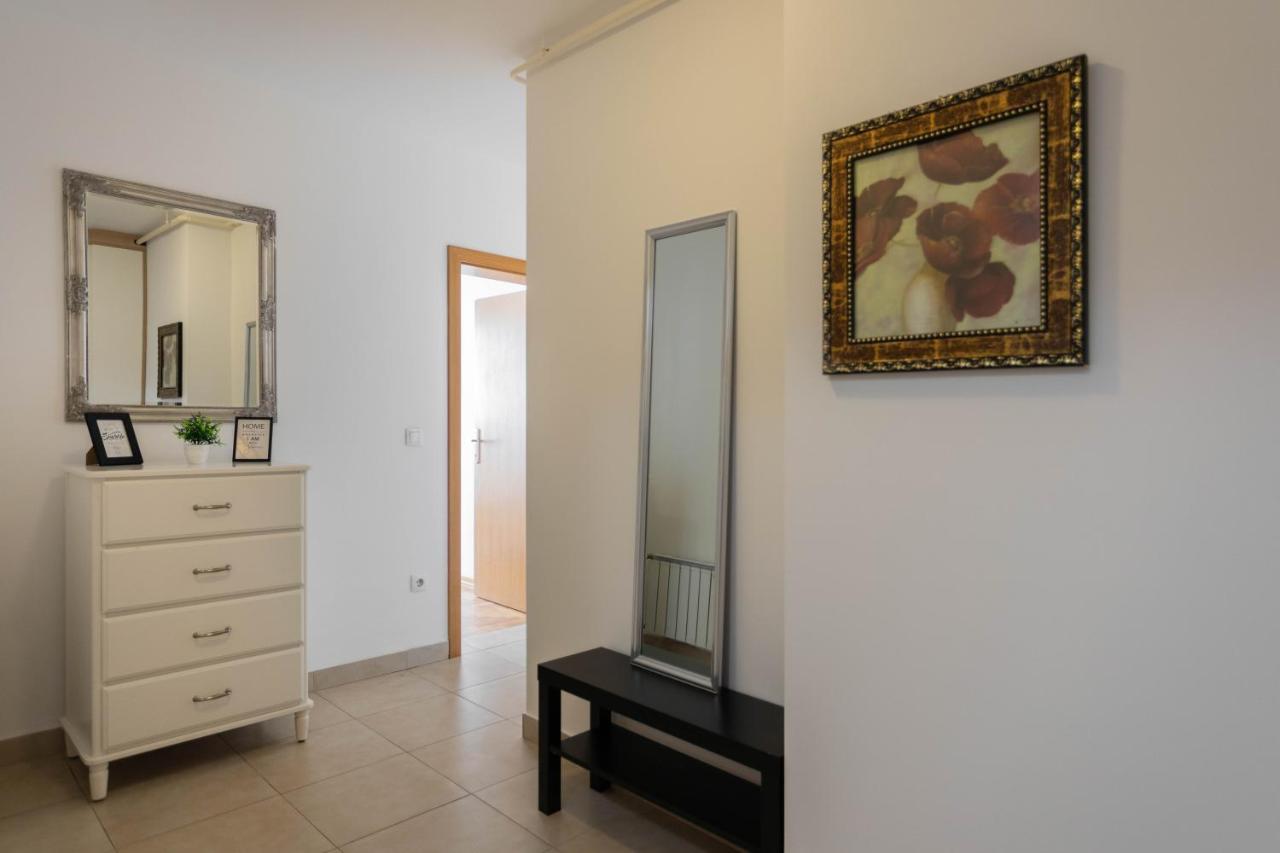 Appartamento Sunny 1Bdr With Balcony & Parking Zagabria Esterno foto