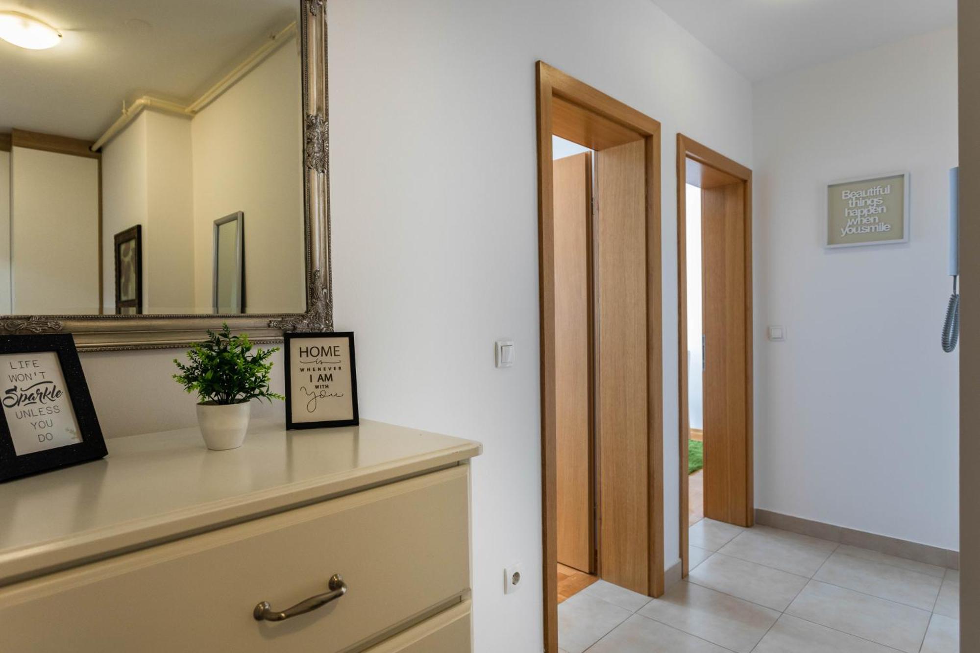 Appartamento Sunny 1Bdr With Balcony & Parking Zagabria Esterno foto