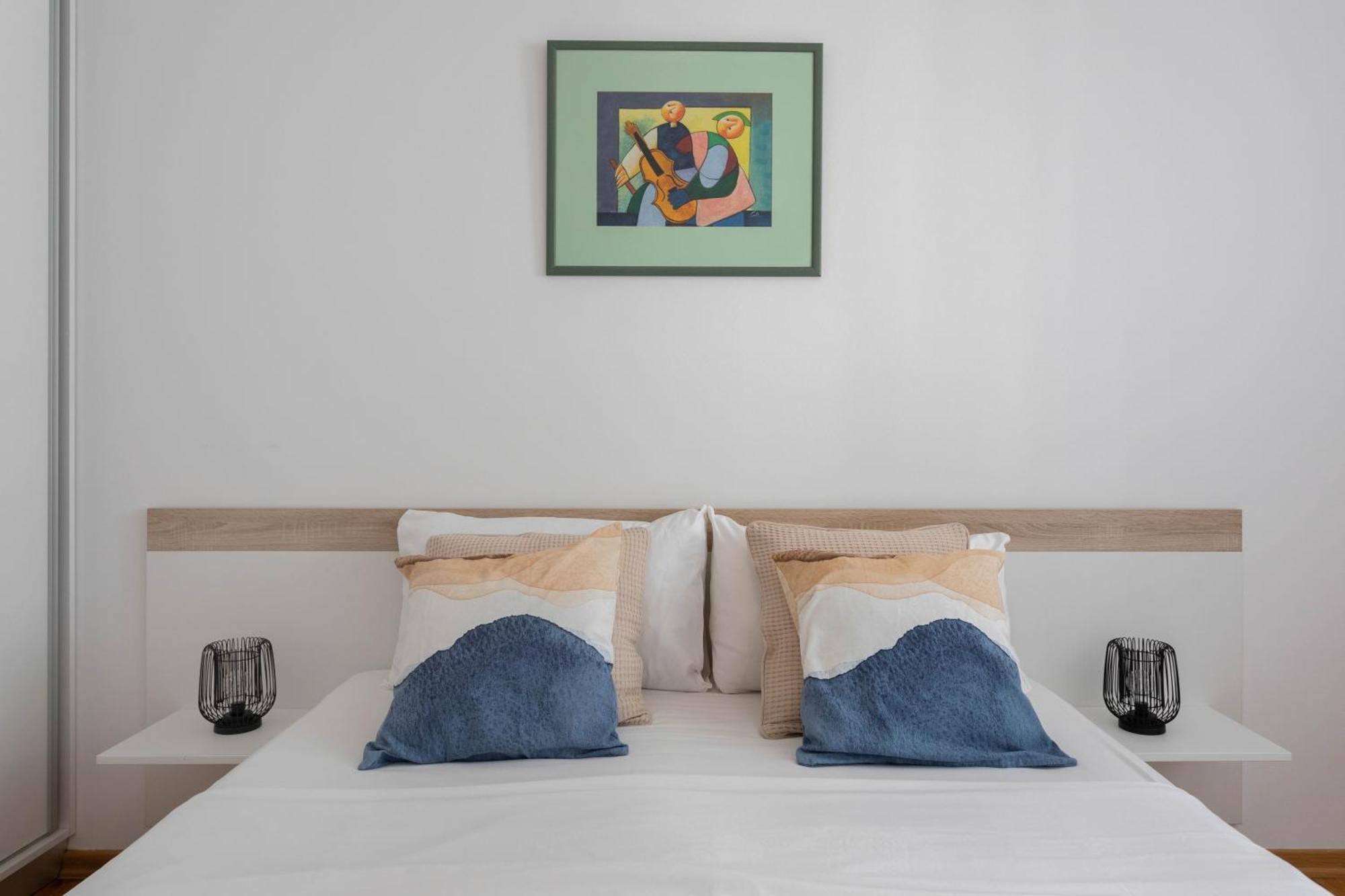 Appartamento Sunny 1Bdr With Balcony & Parking Zagabria Esterno foto