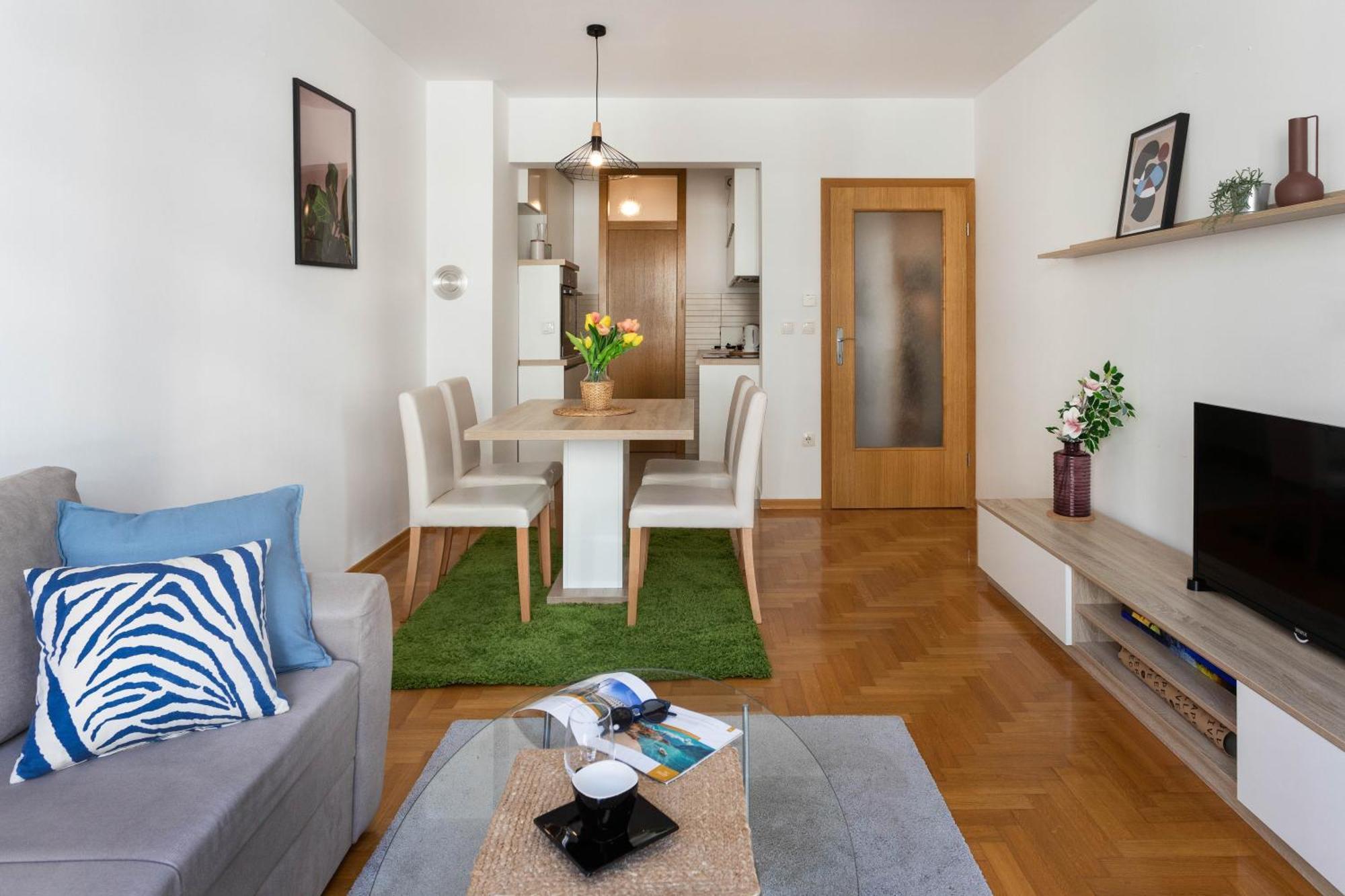 Appartamento Sunny 1Bdr With Balcony & Parking Zagabria Esterno foto